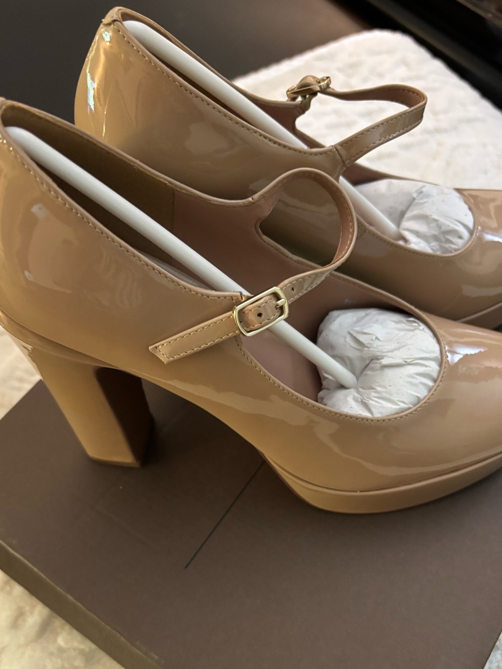 STUNNING Paolo Isadora Maple Sugar Patent Mary Jane
 5” Heels 
Size 8.5